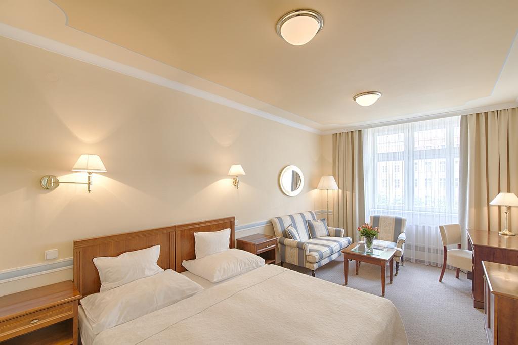 Hotel Embassy Karlovy Vary Luaran gambar