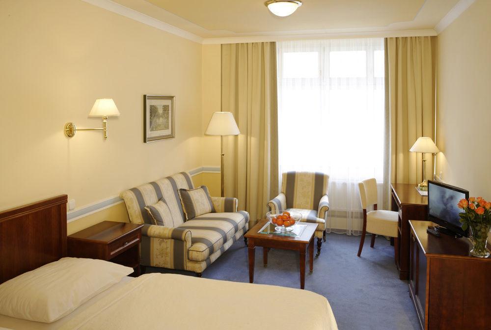 Hotel Embassy Karlovy Vary Luaran gambar