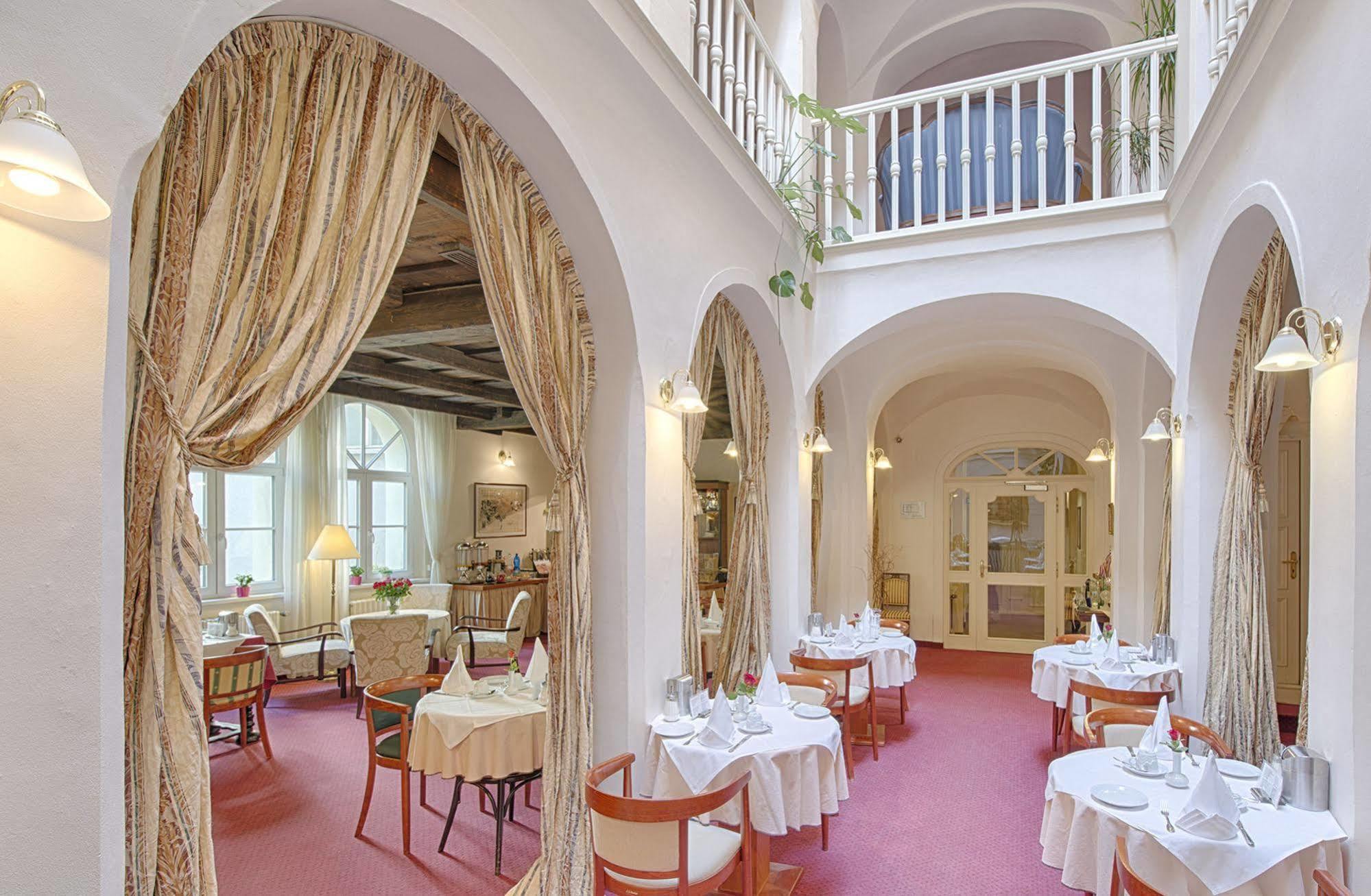 Hotel Embassy Karlovy Vary Luaran gambar